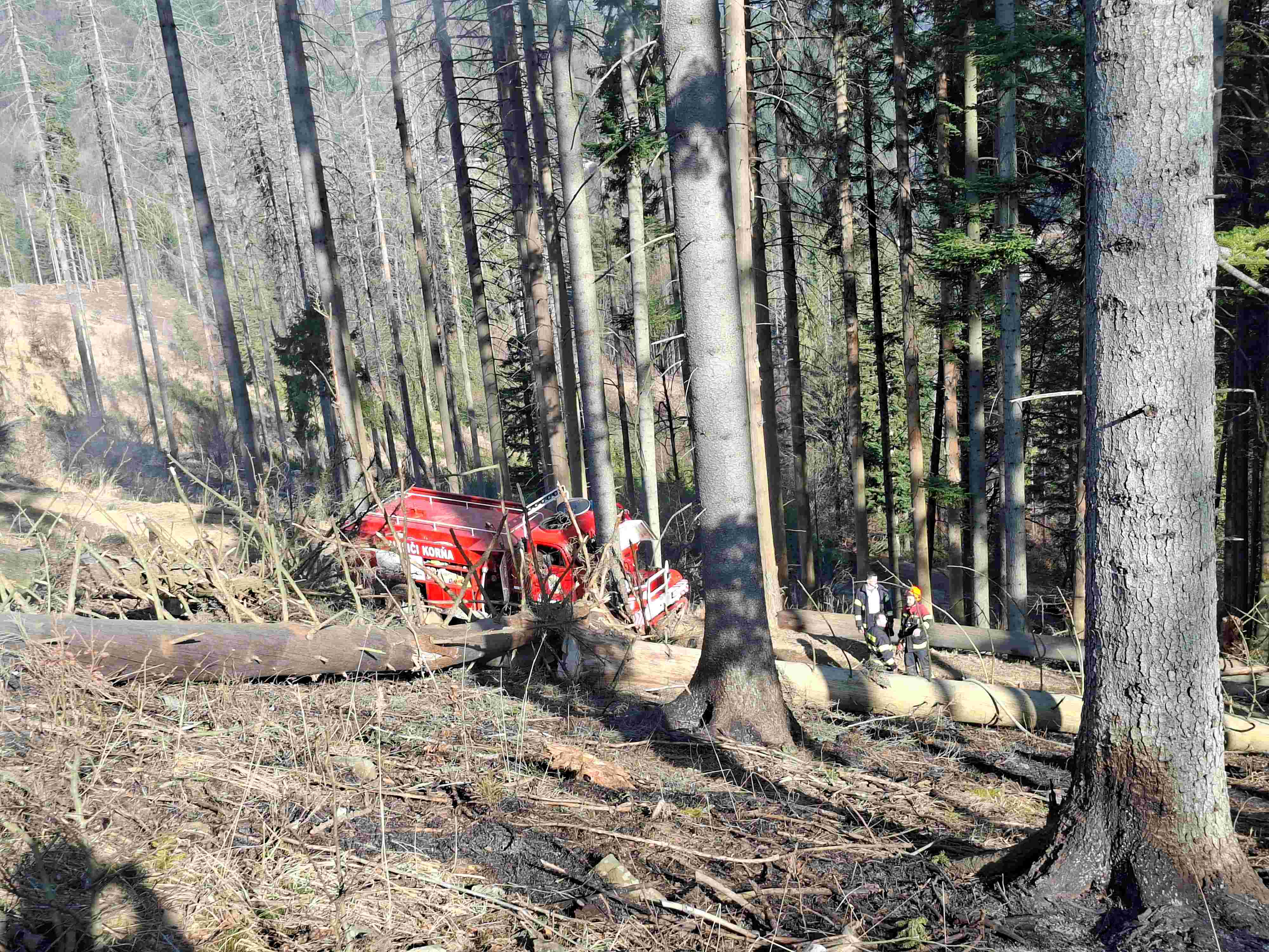 15.3.2026 Dohasenie lesného požiaru vo Vysoká nad Kysucou